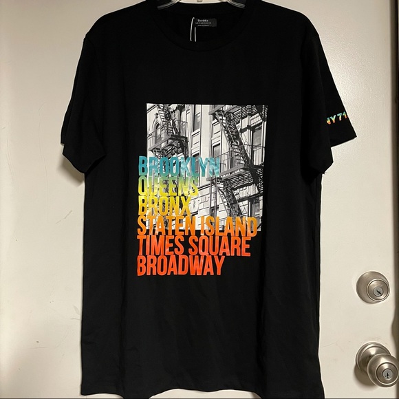 Bershka Men’s / Unisex New York Solid Black Short Sleeve Medium Nice Logo Front - Picture 1 of 7